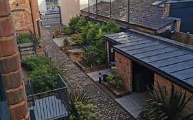Axiom Apartment - Beautiful Stylish 2 Bed.